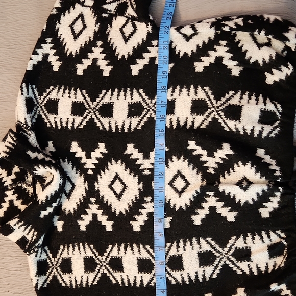 Boho No Boundaries Aztec turtle next sweater - Picture 8 of 10